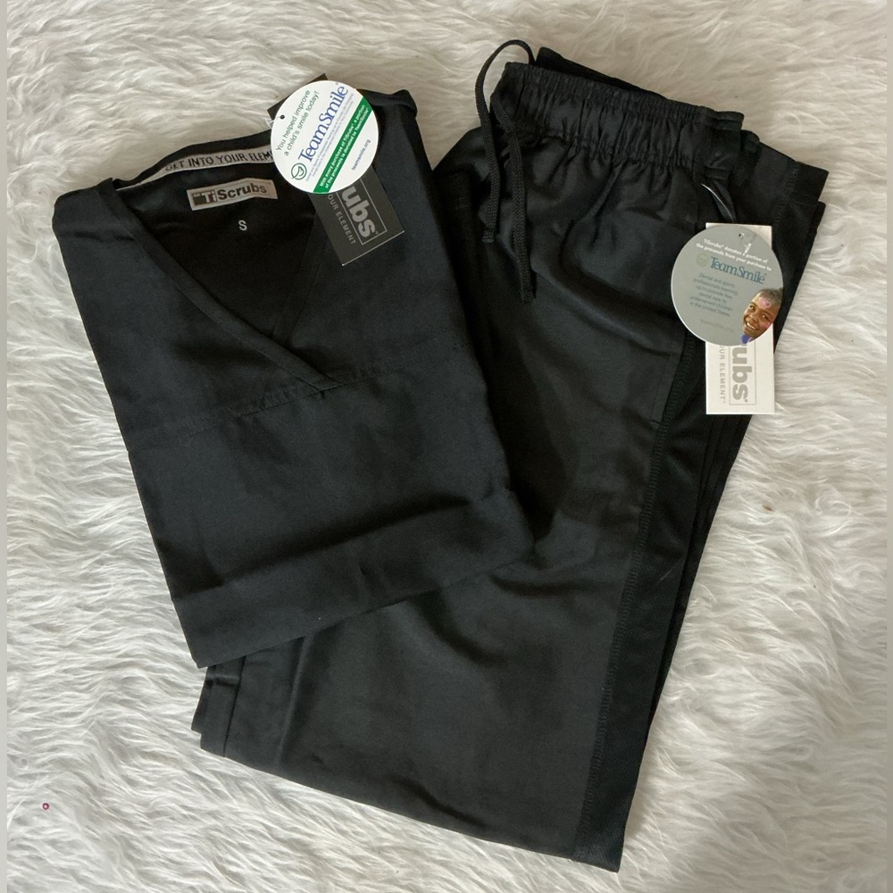 TI Scrubs women’s small
